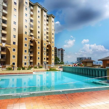 3 Bedrooms With Pool Hanan Residence Ketumbar Heights Condominium Cheras Esterno foto